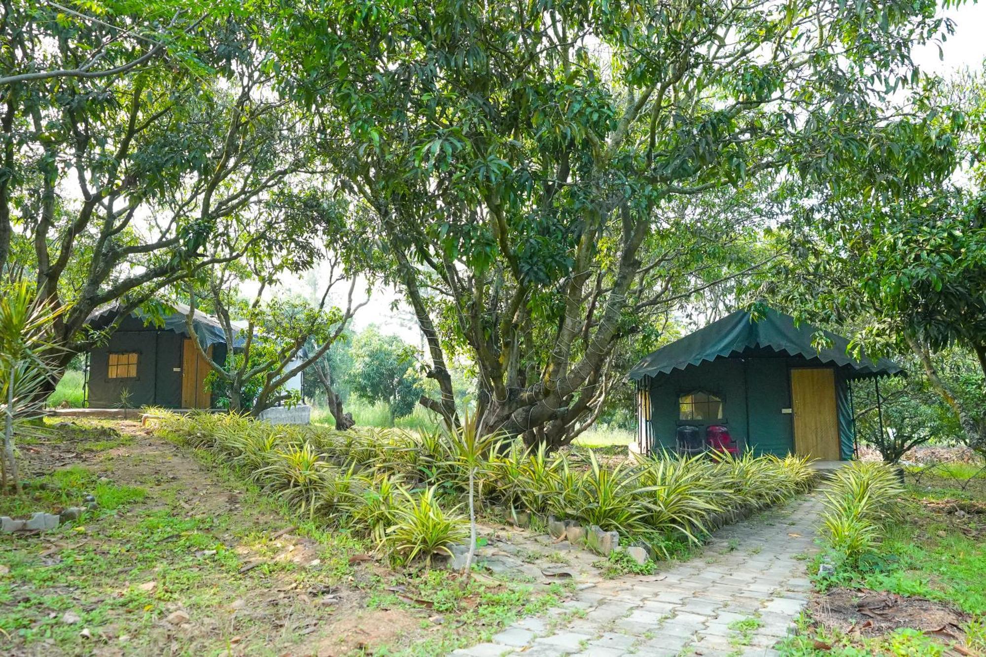 Bana The Wild Waters Hotel Muduvadi ภายนอก รูปภาพ