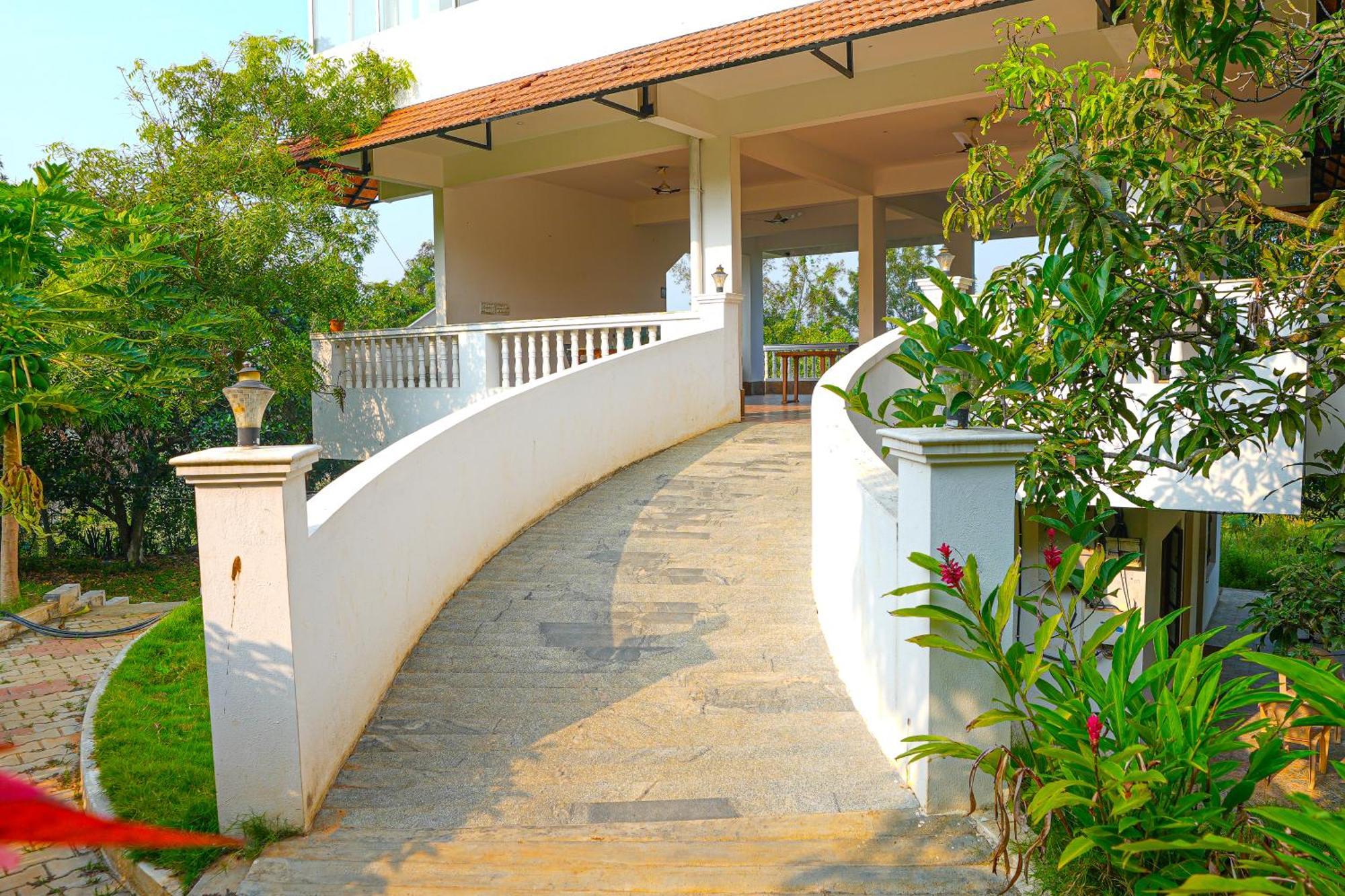 Bana The Wild Waters Hotel Muduvadi ภายนอก รูปภาพ